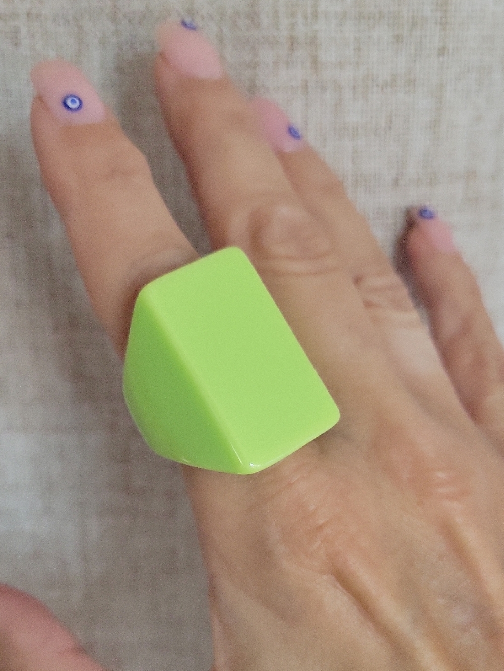 LIME GREEN BOLD STATEMENT RING - Picture 7 of 7